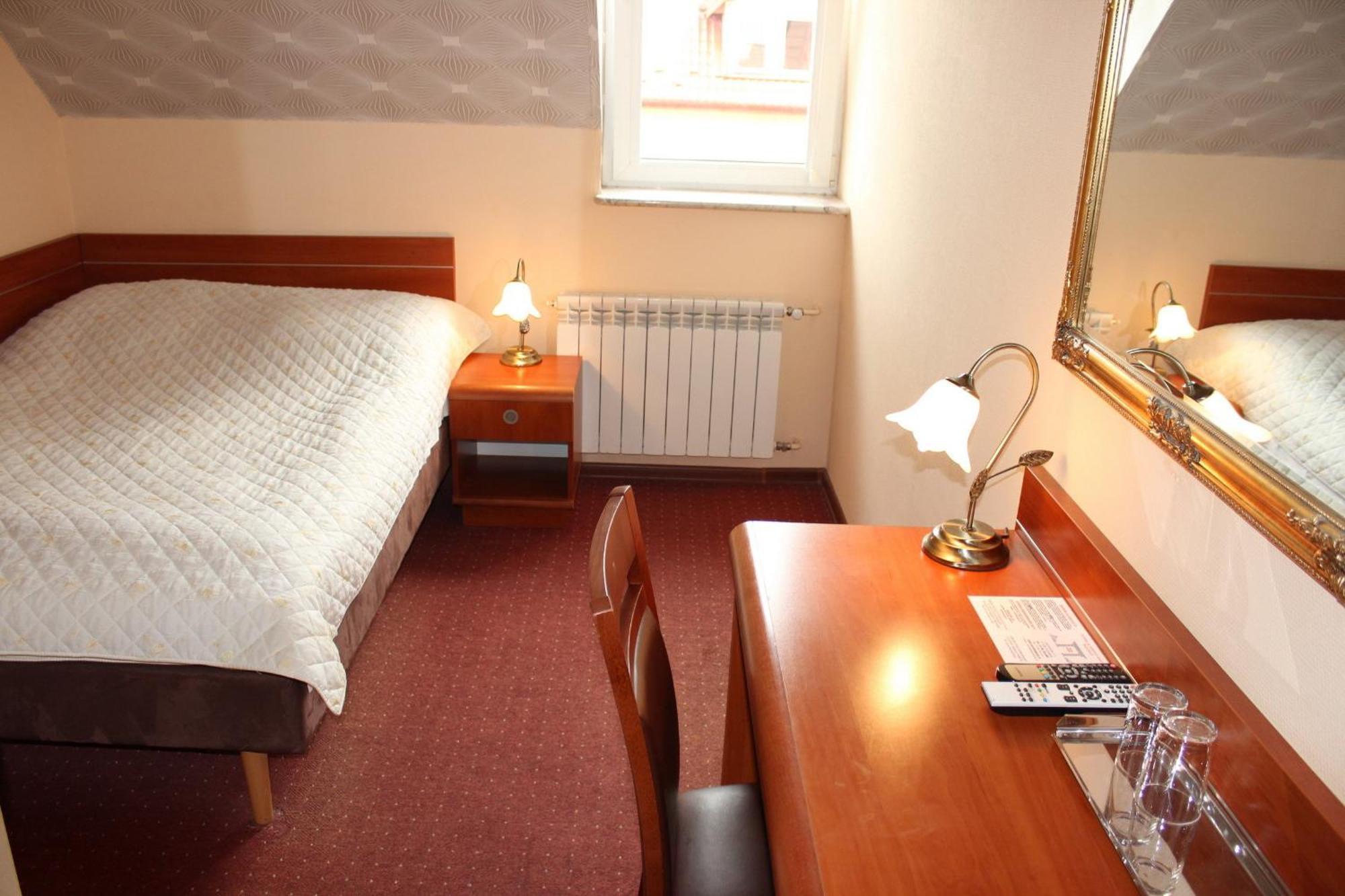 Willa Park Ostrowiec Świętokrzyski Habitación foto