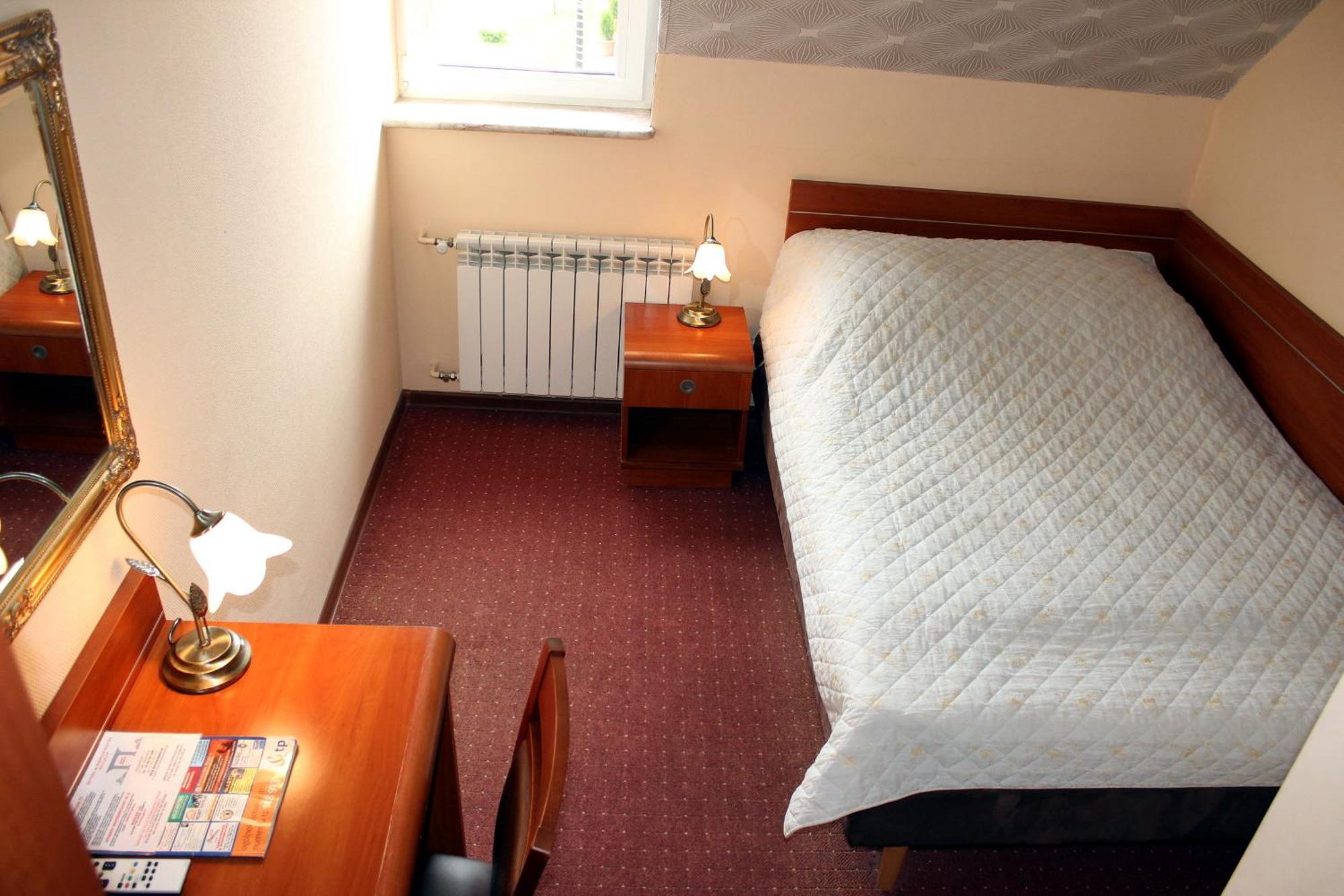Willa Park Ostrowiec Świętokrzyski Habitación foto